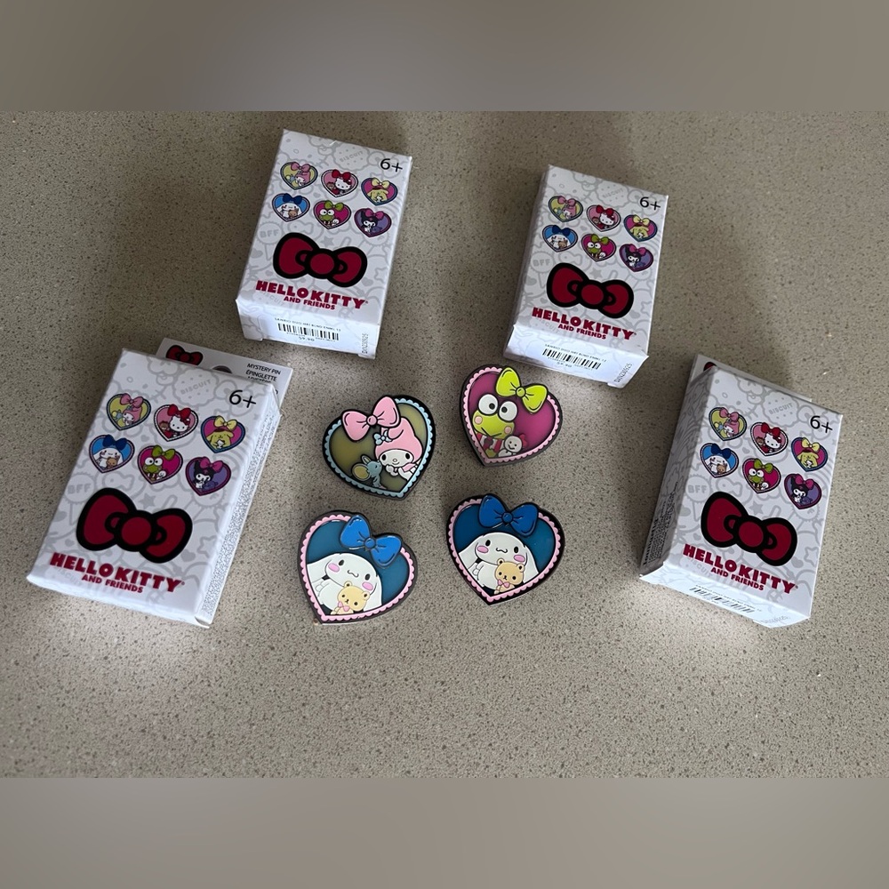💗Hello Kitty Friends Enamel Pin💗